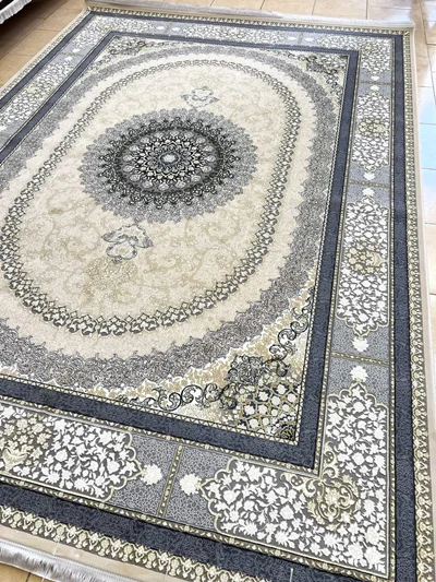 فرش ماشینی کاشان 700 شانه برجسته دیزاین 1200   نقشه صدرا زمینه بژ