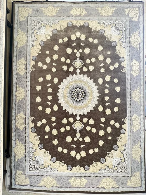 فرش ماشینی کاشان 700 شانه برجسته دیزاین 1200   نقشه پردیس زمینه قهوه ای