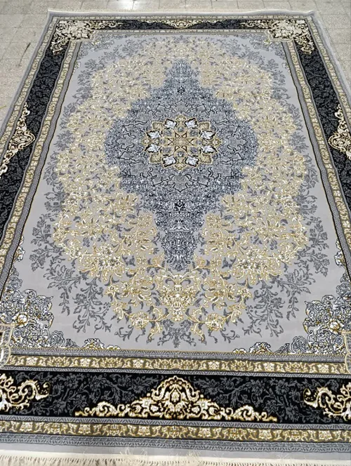 فرش ماشینی ارزان قیمت نقشه تندیس  زمینه نقره ای