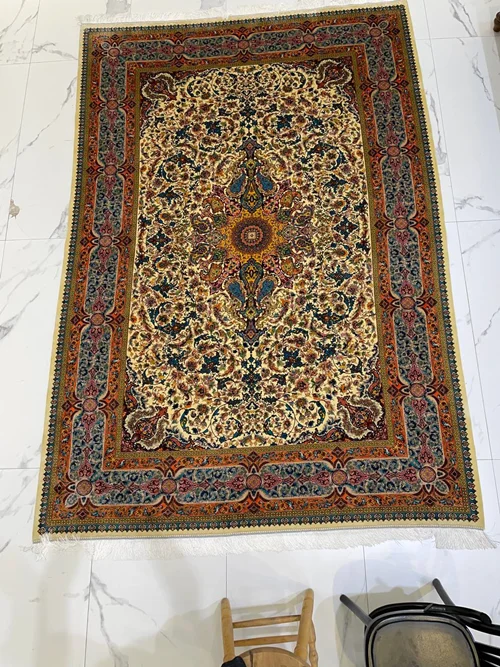 فرش ماشینی ابریشم 1500 شانه کاشان زمینه کرم  کد5595